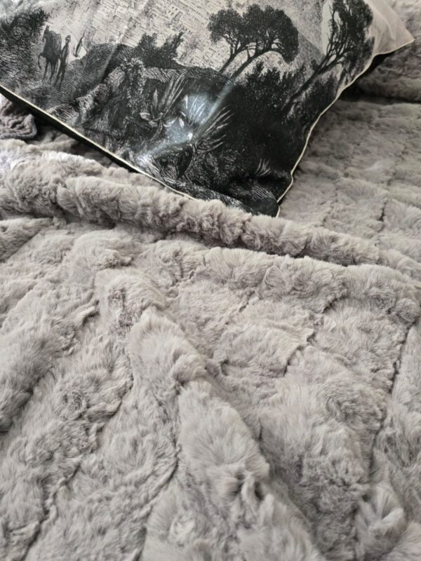 Luxurious Faux Fur Throw – Grey 230*240cm Queen / King