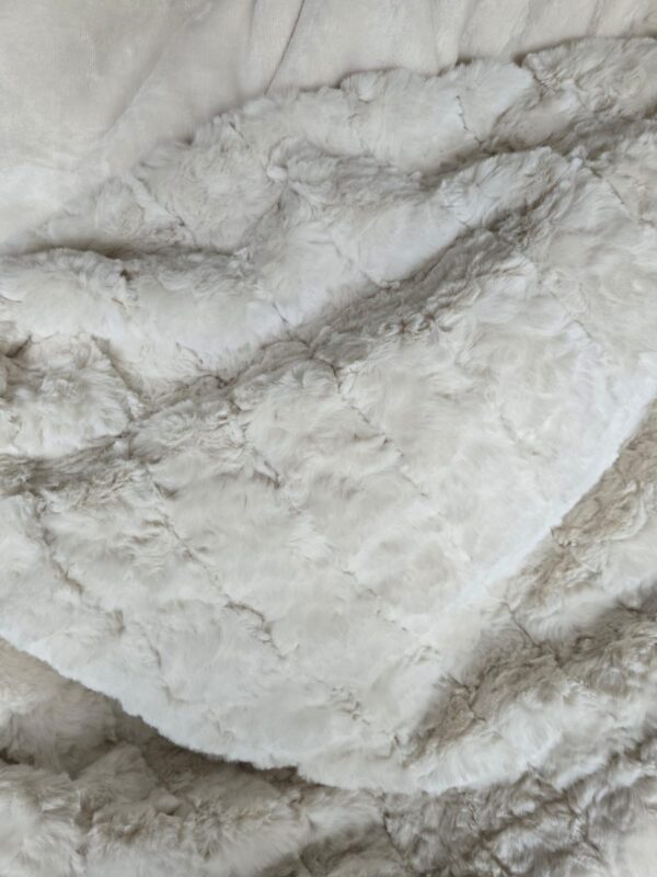 Luxurious Faux Fur Throw – Off White 230*240cm Queen / King