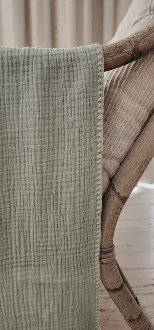 Muslin Throw with Shell Edge Stitching Green and Natural 150*220cm