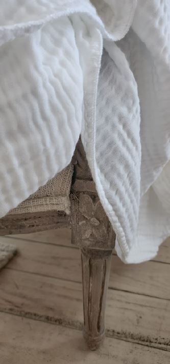 Muslin Throw With Shell Edge Stitching White and White 150*220cm