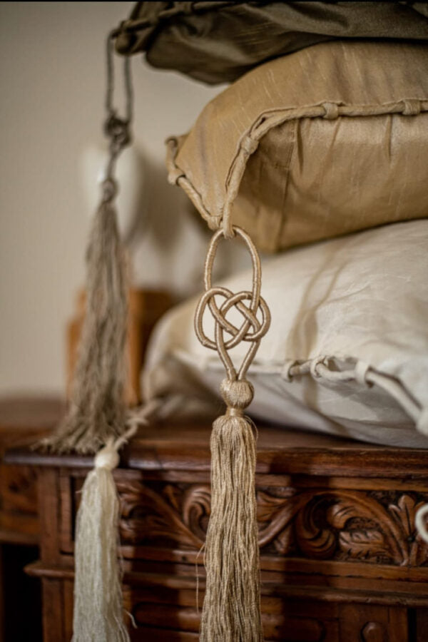SILK WITH TASSEL