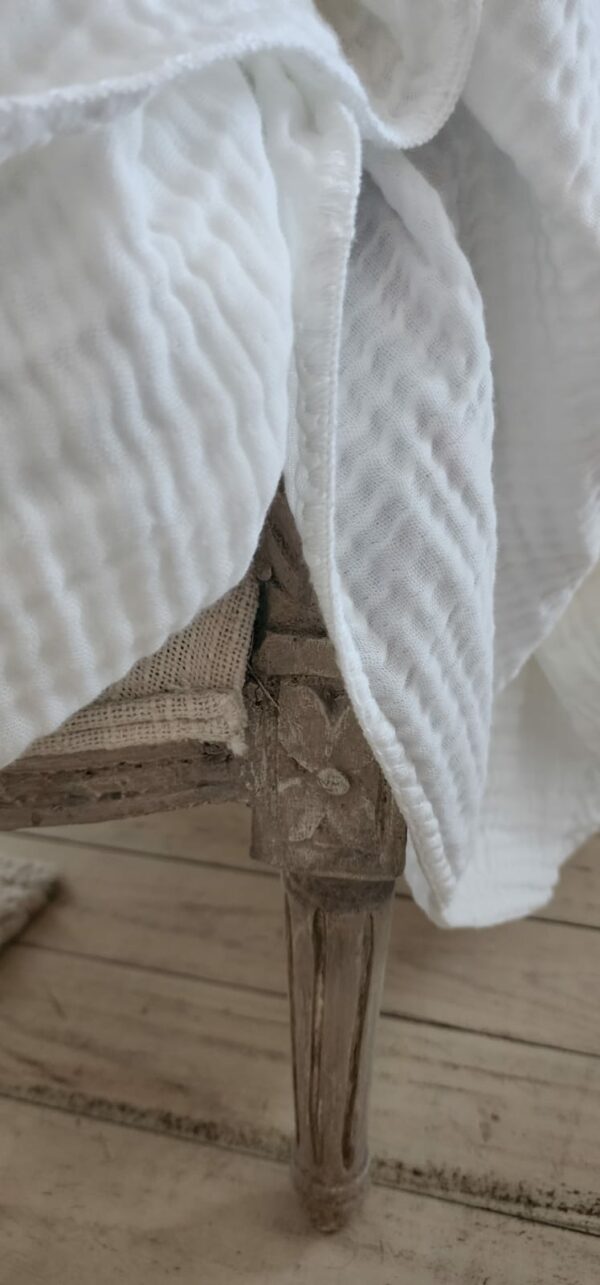 Muslin Throw with Shell Edge Stitching White on White 150*220cm