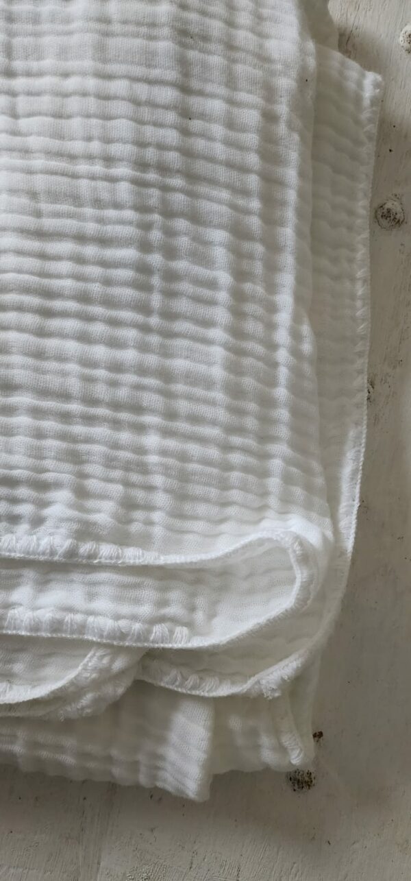 Muslin Throw with Shell Edge Stitching White on White 150*220cm