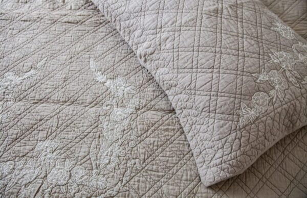 French Quilt with Embroidery Cotton 220*240cm