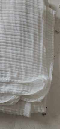 Muslin Throw With Shell Edge Stitching White and White 150*220cm