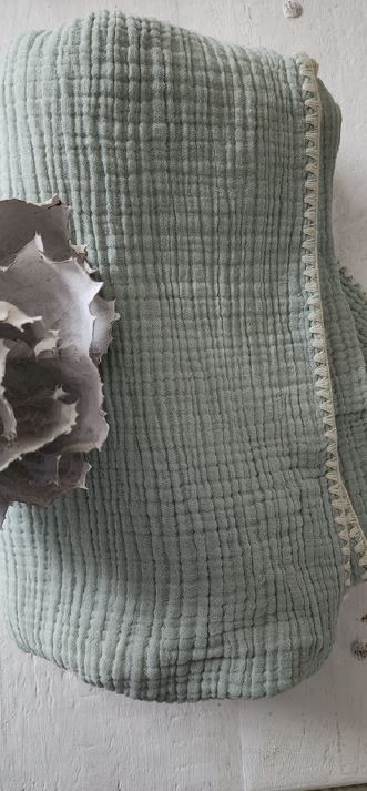 Muslin Throw with Shell Edge Stitching Green and Natural 150*220cm